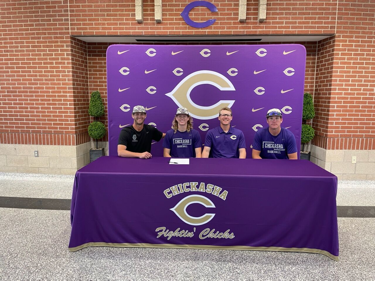 Scifres signs with Redlands